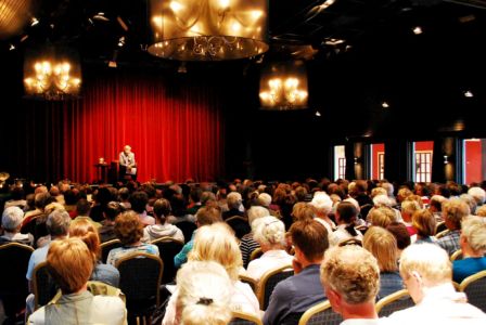 Met Hans Stolp is er altijd een mooie volle zaal met mensen